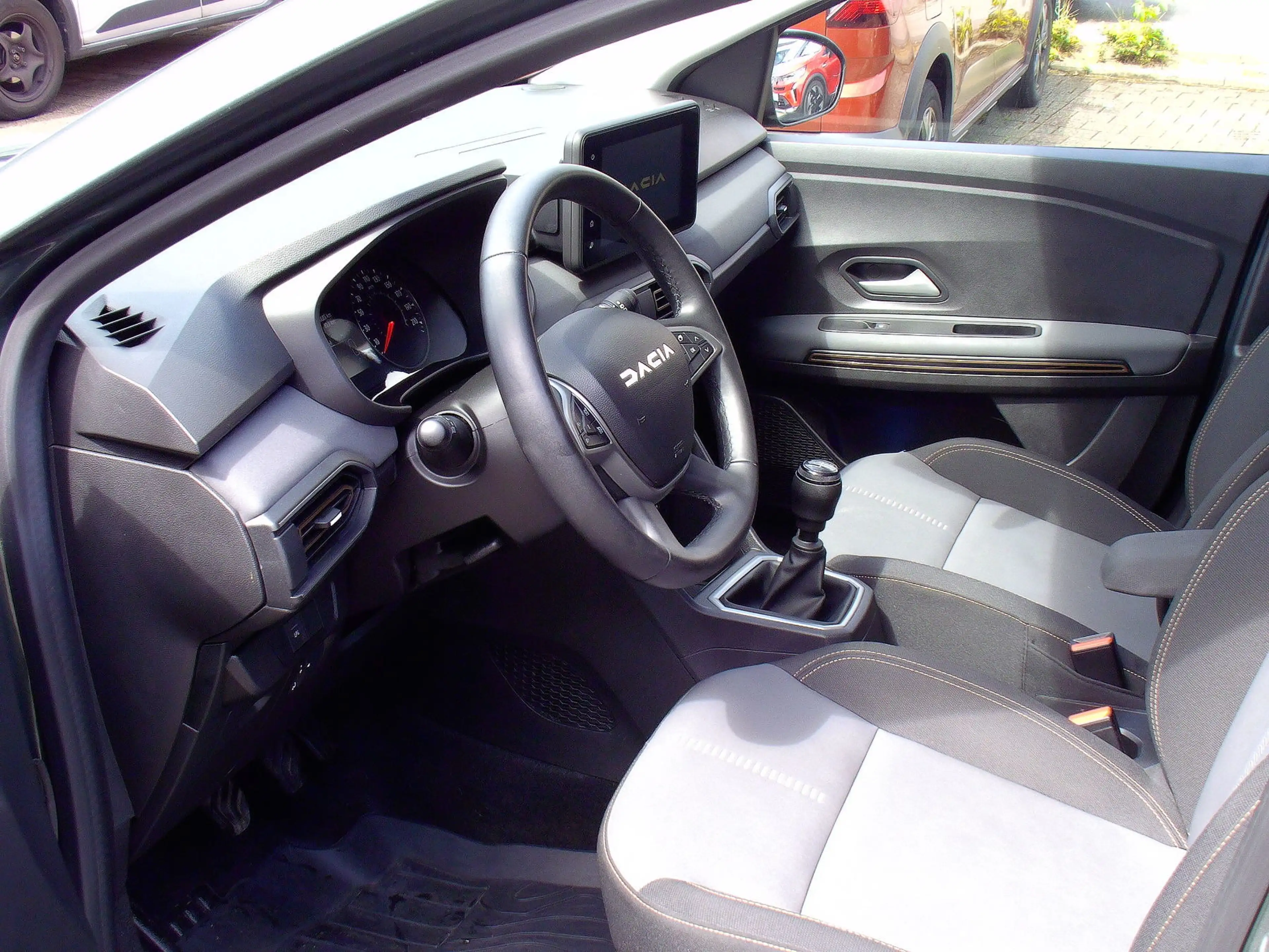 Dacia Jogger Extreme+ TCe 100 ECO-G — photo 8