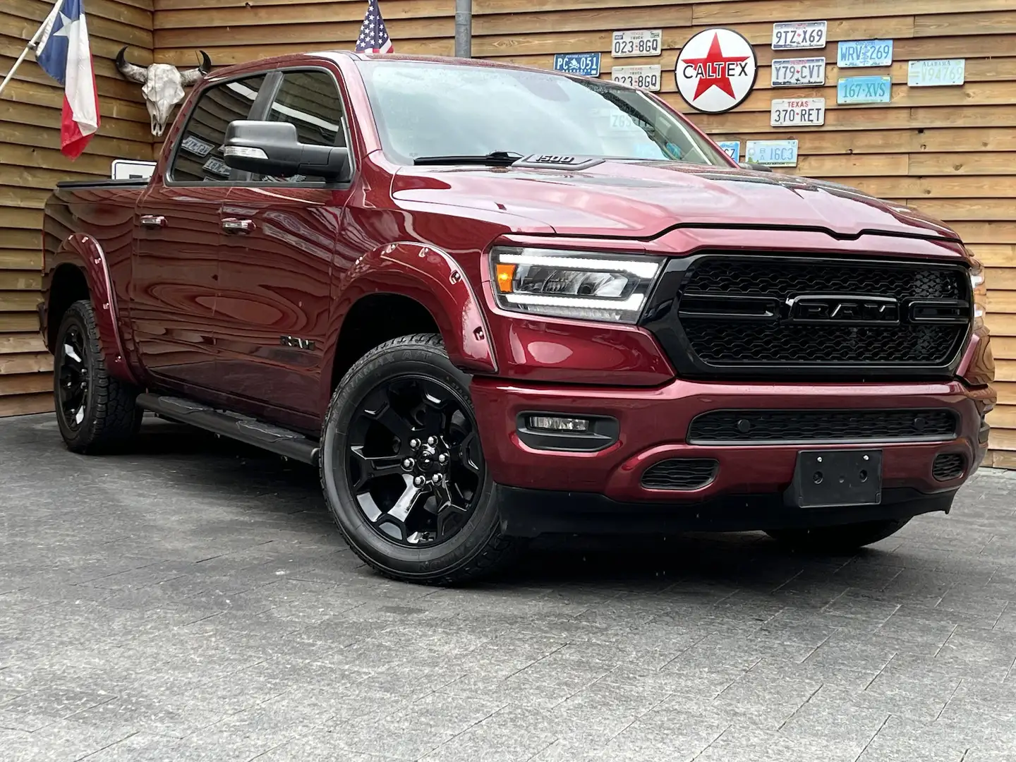 Dodge RAM 5,7 1500 OFFROAD 4x4 LPG AHK Leder Rot - 2