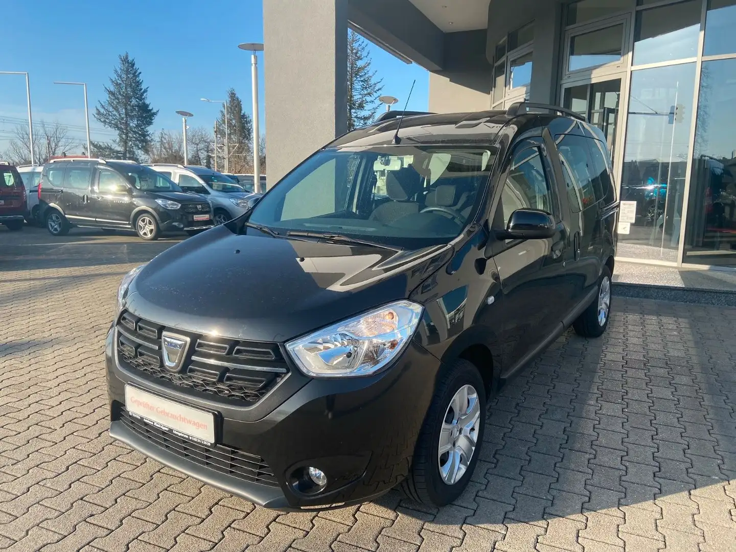 Dacia Dokker Comfort Turbo*MOD21,1.Hand,SHZ,Navi,PDC* Schwarz - 1