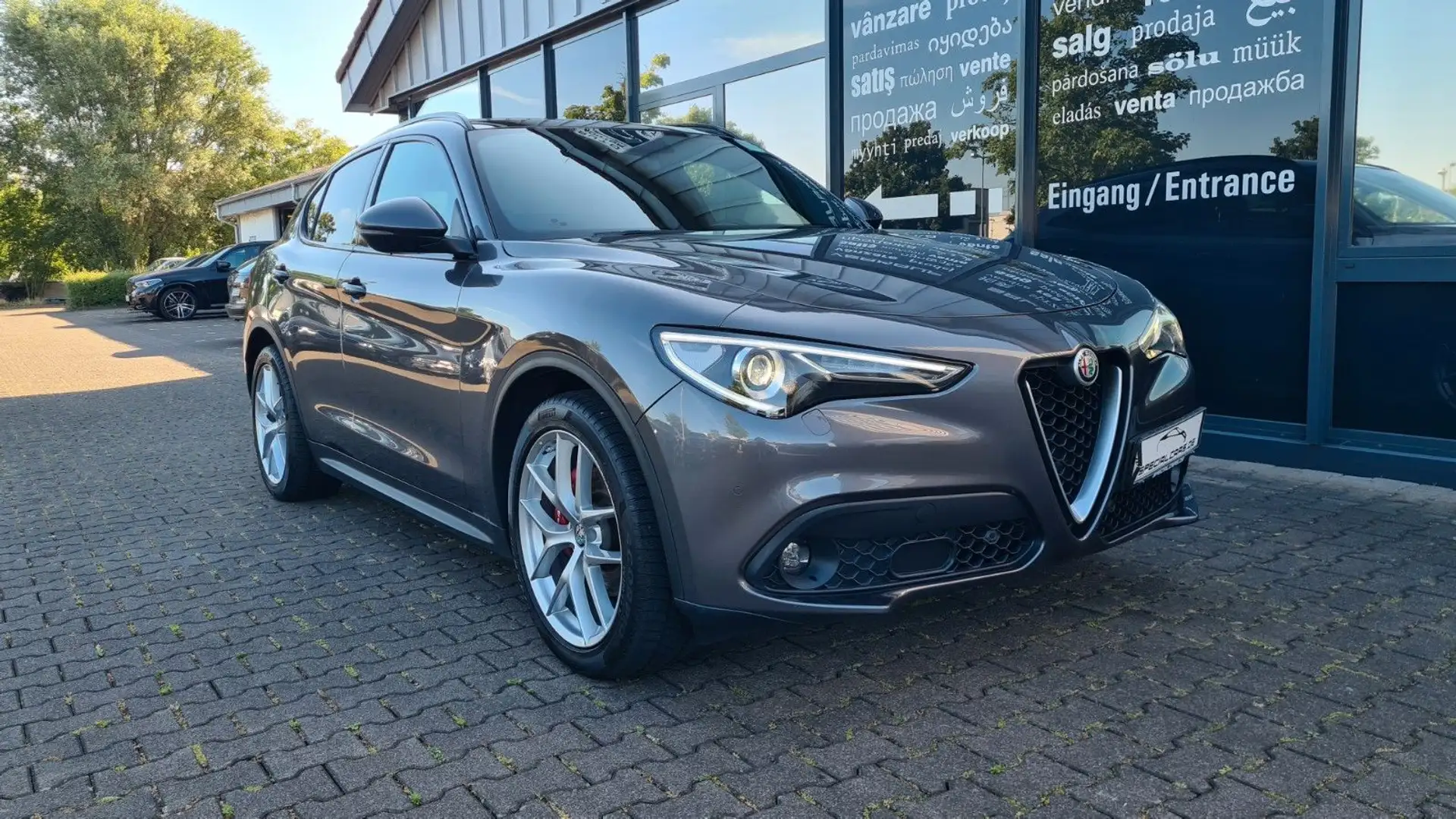 Alfa Romeo Stelvio 2.2 D Super AT8 - PANO - ASSISTS -20 ALU Grau - 1