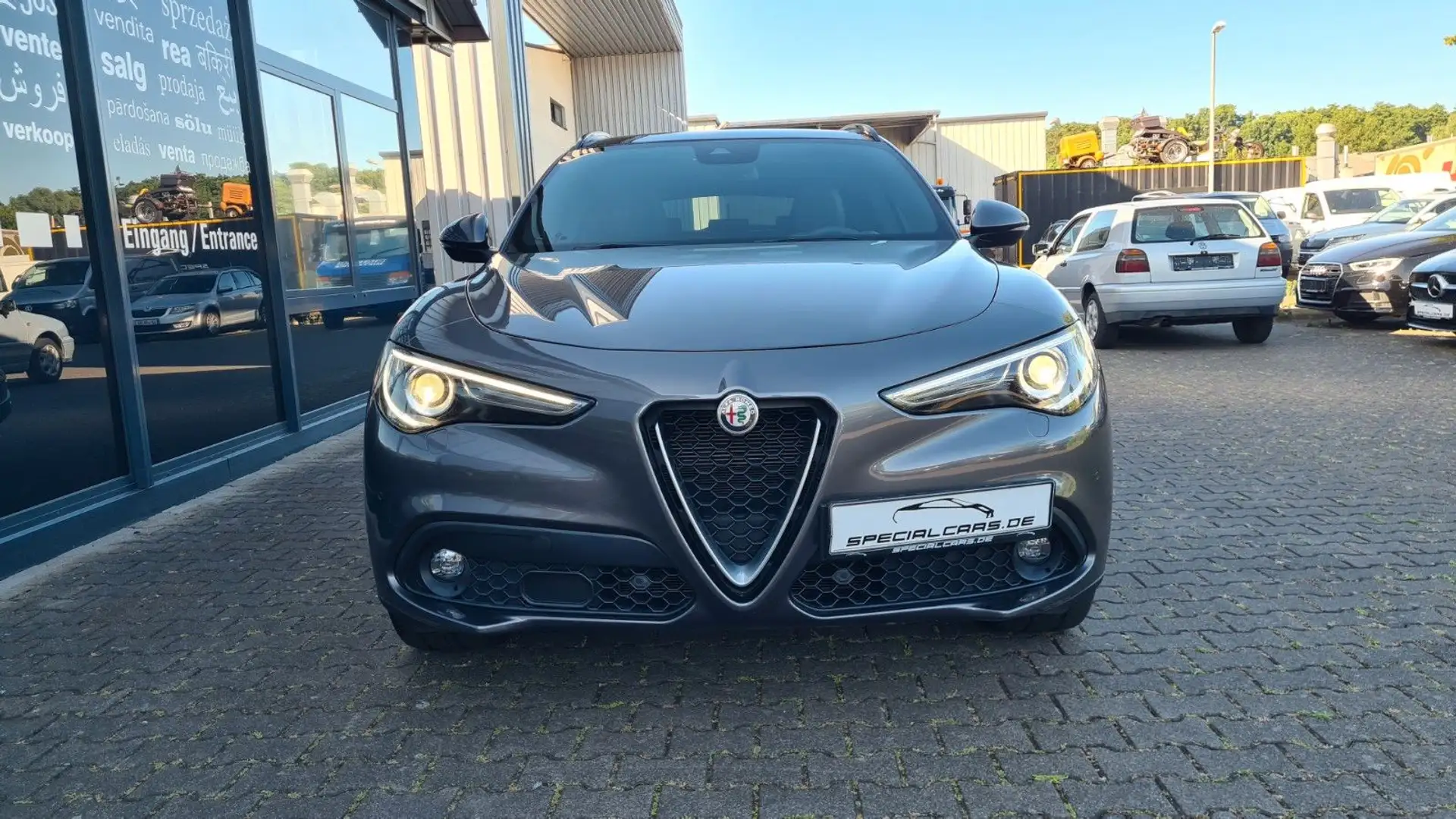 Alfa Romeo Stelvio 2.2 D Super AT8 - PANO - ASSISTS -20 ALU Grau - 2
