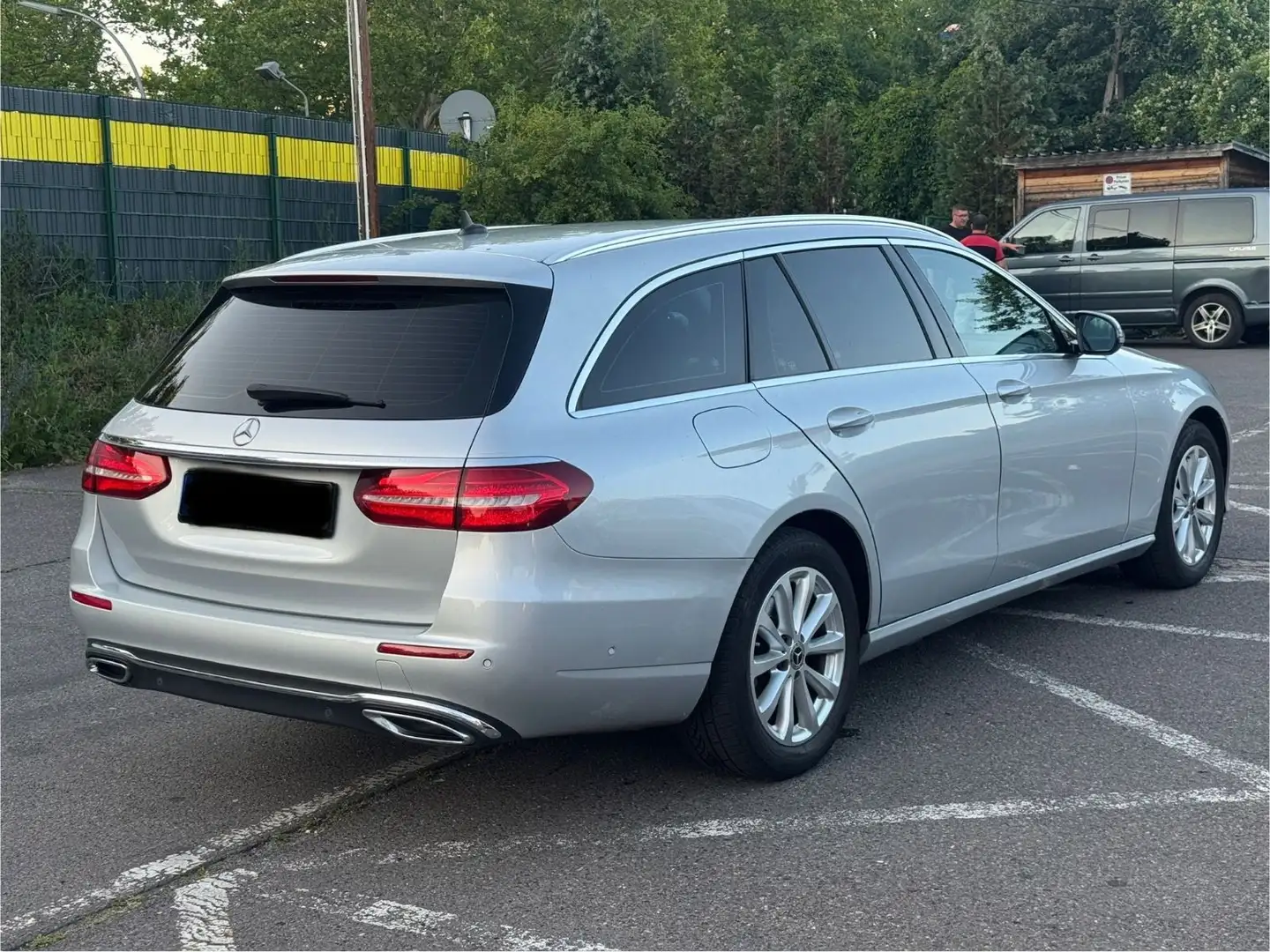 Mercedes-Benz E 220 E -Klasse T-Modell E 220 d Argent - 2