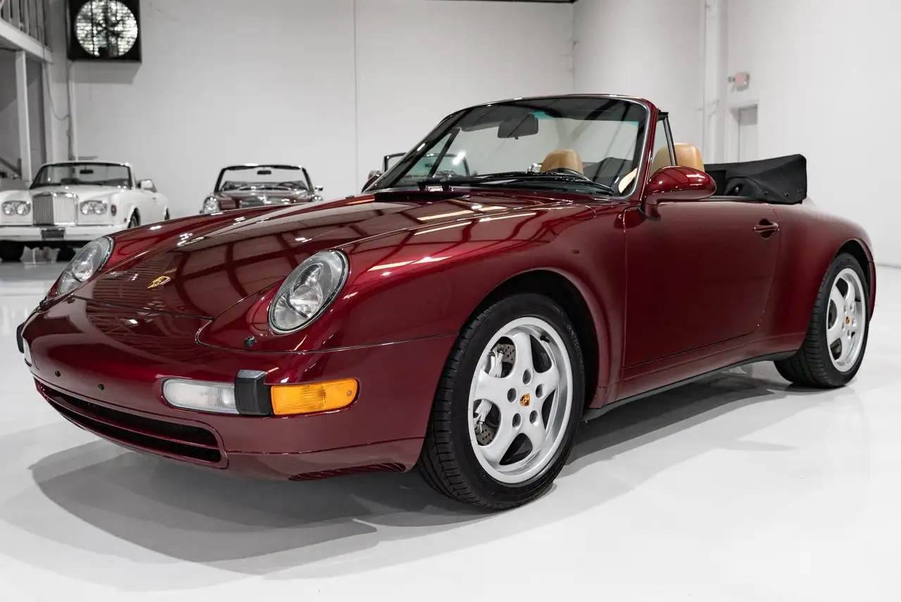 Porsche 911 CARRERA 4 CABRIOLET (SIX-SPEED MANUAL, ONLY 16,802 MILES) SIX-SPEED MANUAL, ONLY 16,802 MILES, foto 4