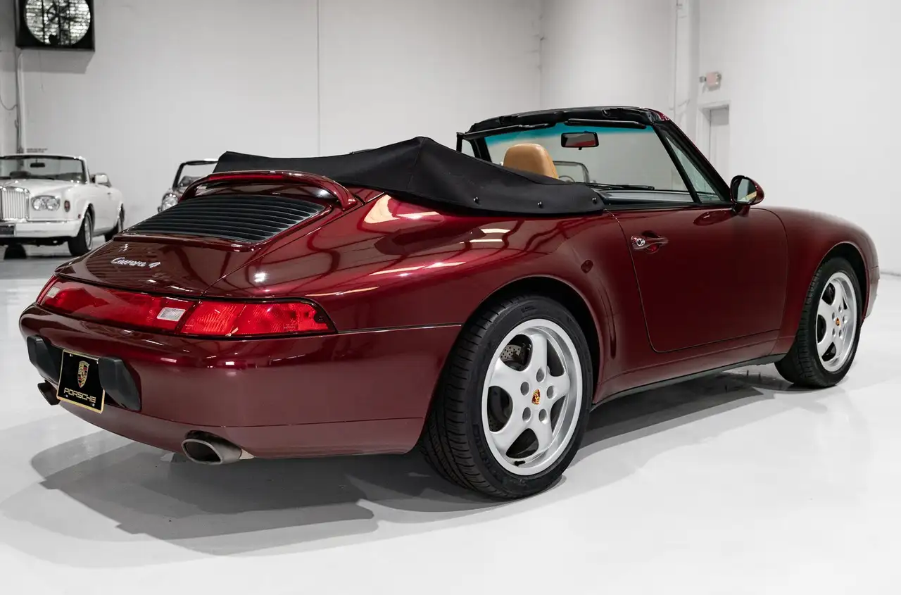 Porsche 911 CARRERA 4 CABRIOLET (SIX-SPEED MANUAL, ONLY 16,802 MILES) SIX-SPEED MANUAL, ONLY 16,802 MILES, foto 9
