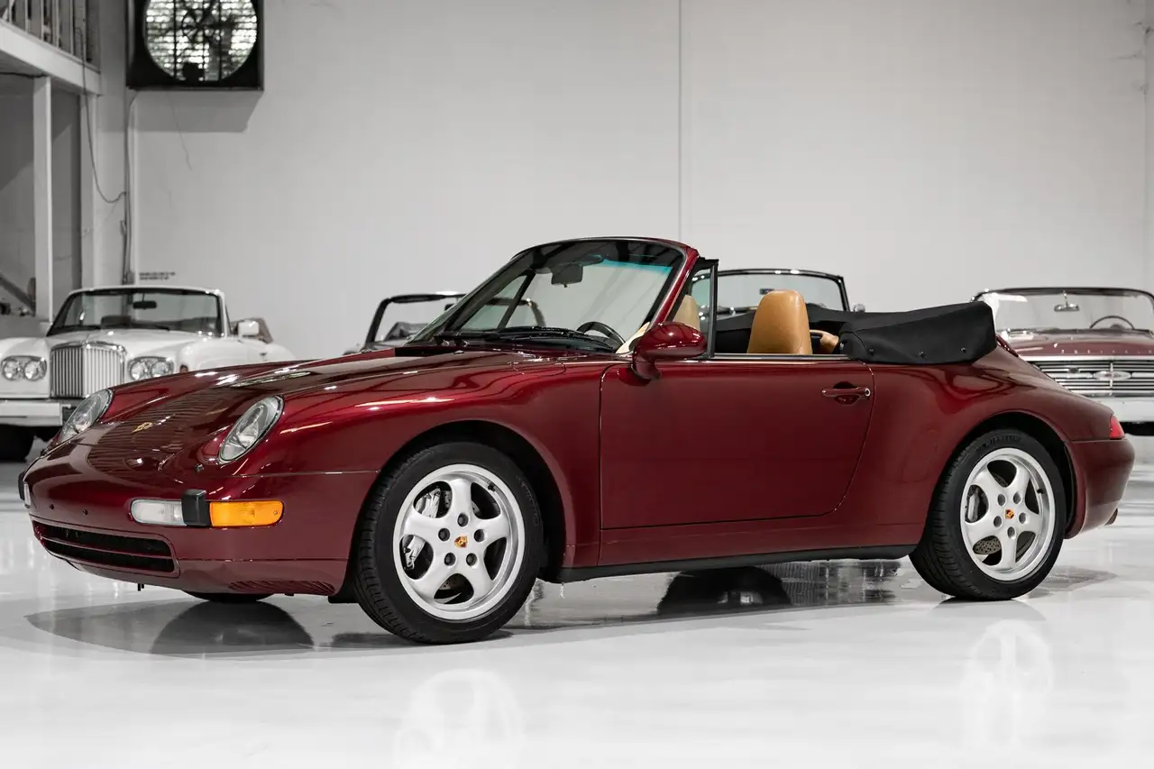 Porsche 911 CARRERA 4 CABRIOLET (SIX-SPEED MANUAL, ONLY 16,802 MILES) SIX-SPEED MANUAL, ONLY 16,802 MILES, foto 1