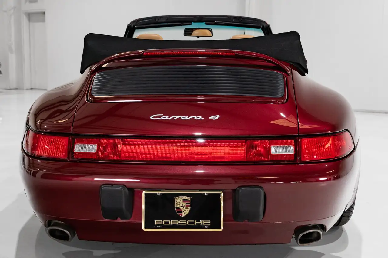 Porsche 911 CARRERA 4 CABRIOLET (SIX-SPEED MANUAL, ONLY 16,802 MILES) SIX-SPEED MANUAL, ONLY 16,802 MILES, foto 10