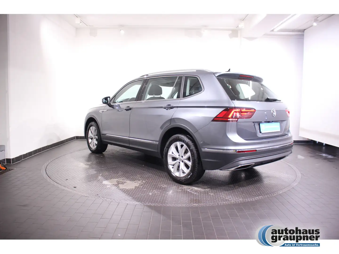 Volkswagen Tiguan Allspace 2.0 TDI 4Motion DSG Highline Grau - 2