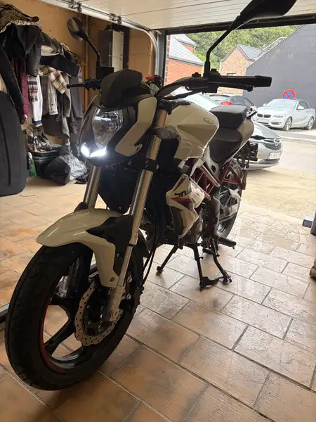 Benelli BN 125 - foto 4