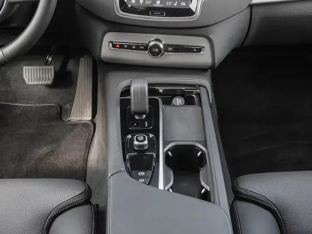 Volvo XC90 view 15