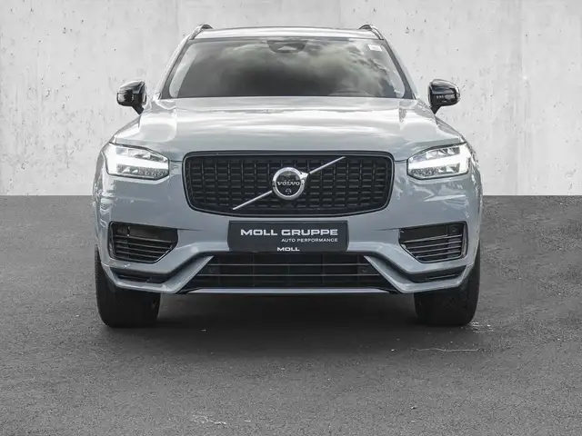 Volvo XC90 view 3