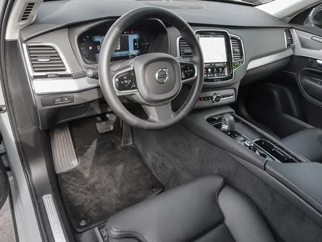 Volvo XC90 view 10