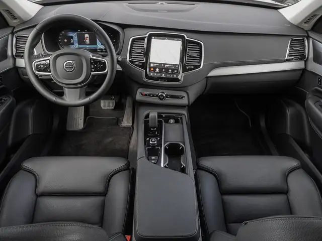 Volvo XC90 view 11