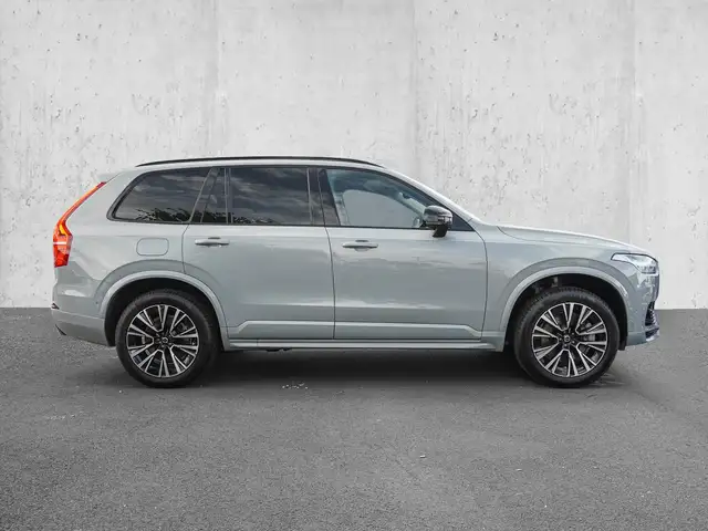 Volvo XC90 view 5