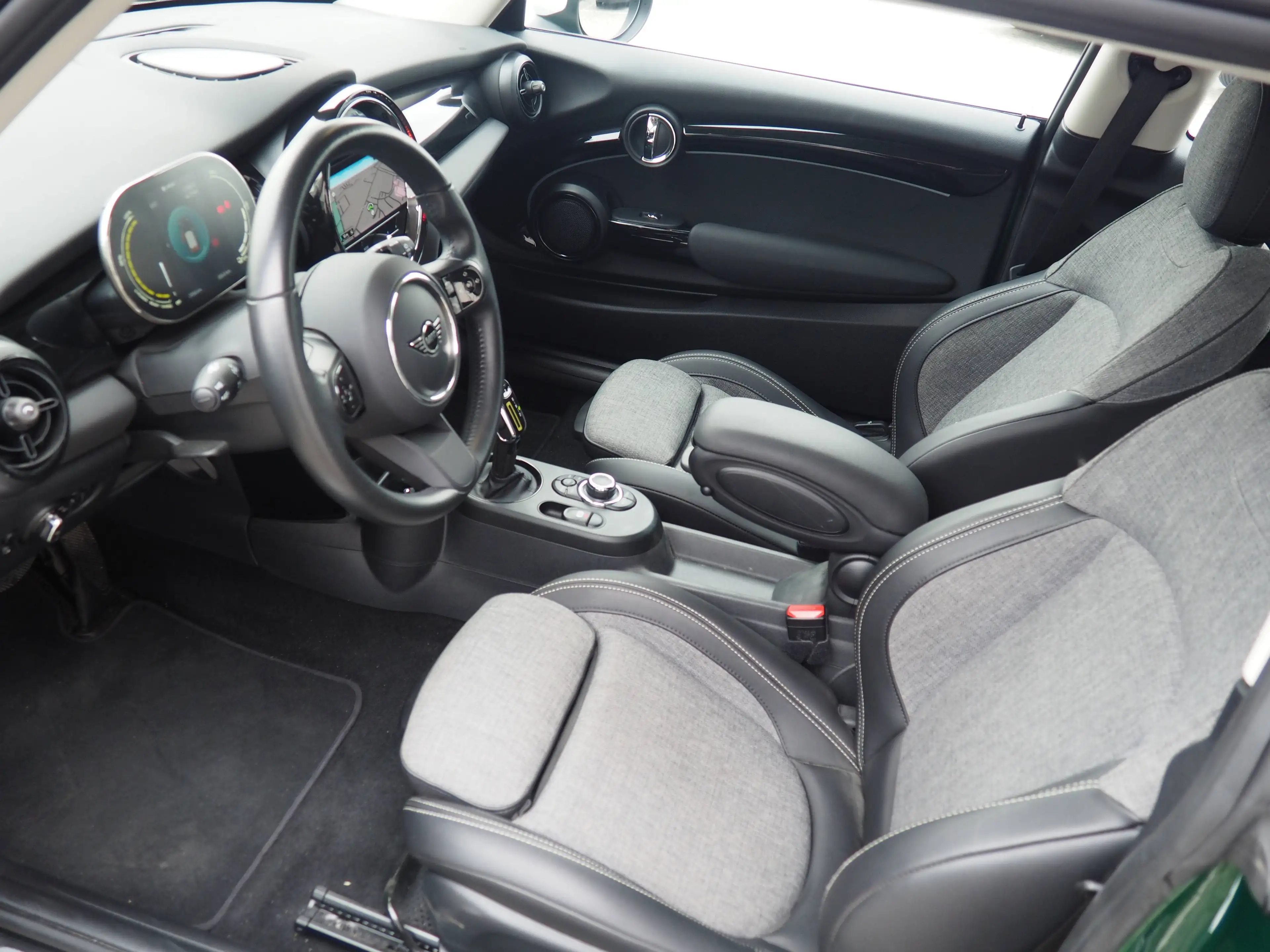 MINI Cooper SE Cooper SE Classic Trim*Sitzhzg*PDC*LED*Navigation* — photo 14