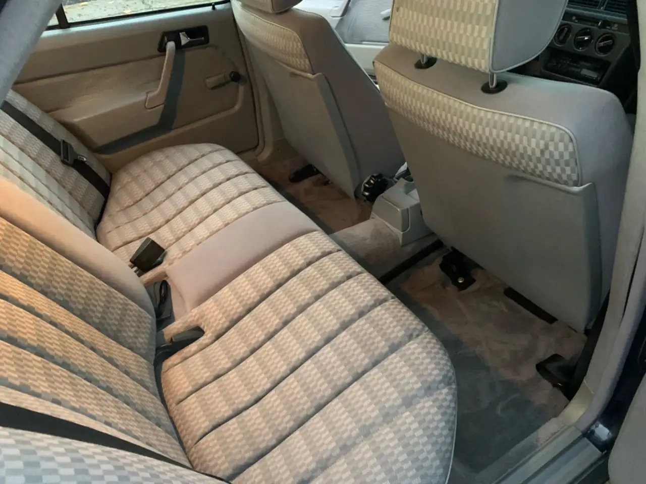 Mercedes-Benz 190 E190 guter Zustand Tüv + H-Zulassung Inspek. neu, foto 8