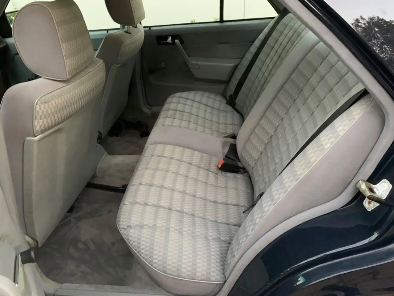Mercedes-Benz 190 E190 guter Zustand Tüv + H-Zulassung Inspek. neu, foto 9