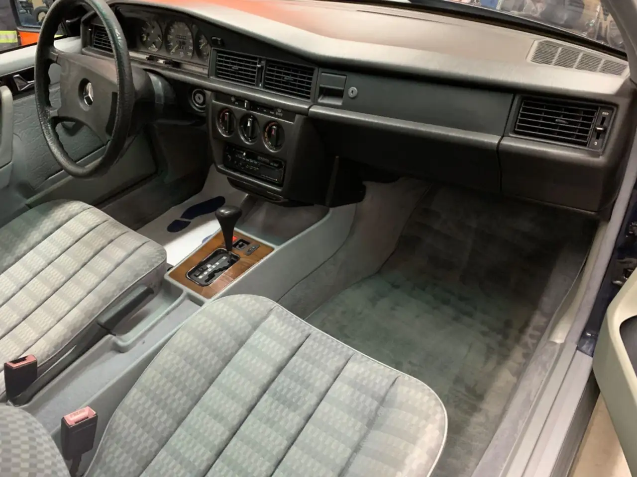 Mercedes-Benz 190 E190 guter Zustand Tüv + H-Zulassung Inspek. neu, foto 6