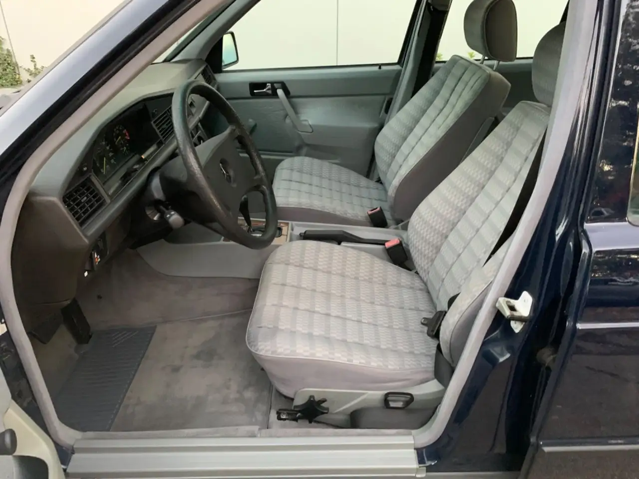 Mercedes-Benz 190 E190 guter Zustand Tüv + H-Zulassung Inspek. neu, foto 7
