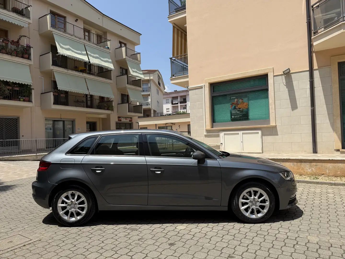 Audi A3 Sportback 1.6 tdi Attraction 110cv E6 - 1