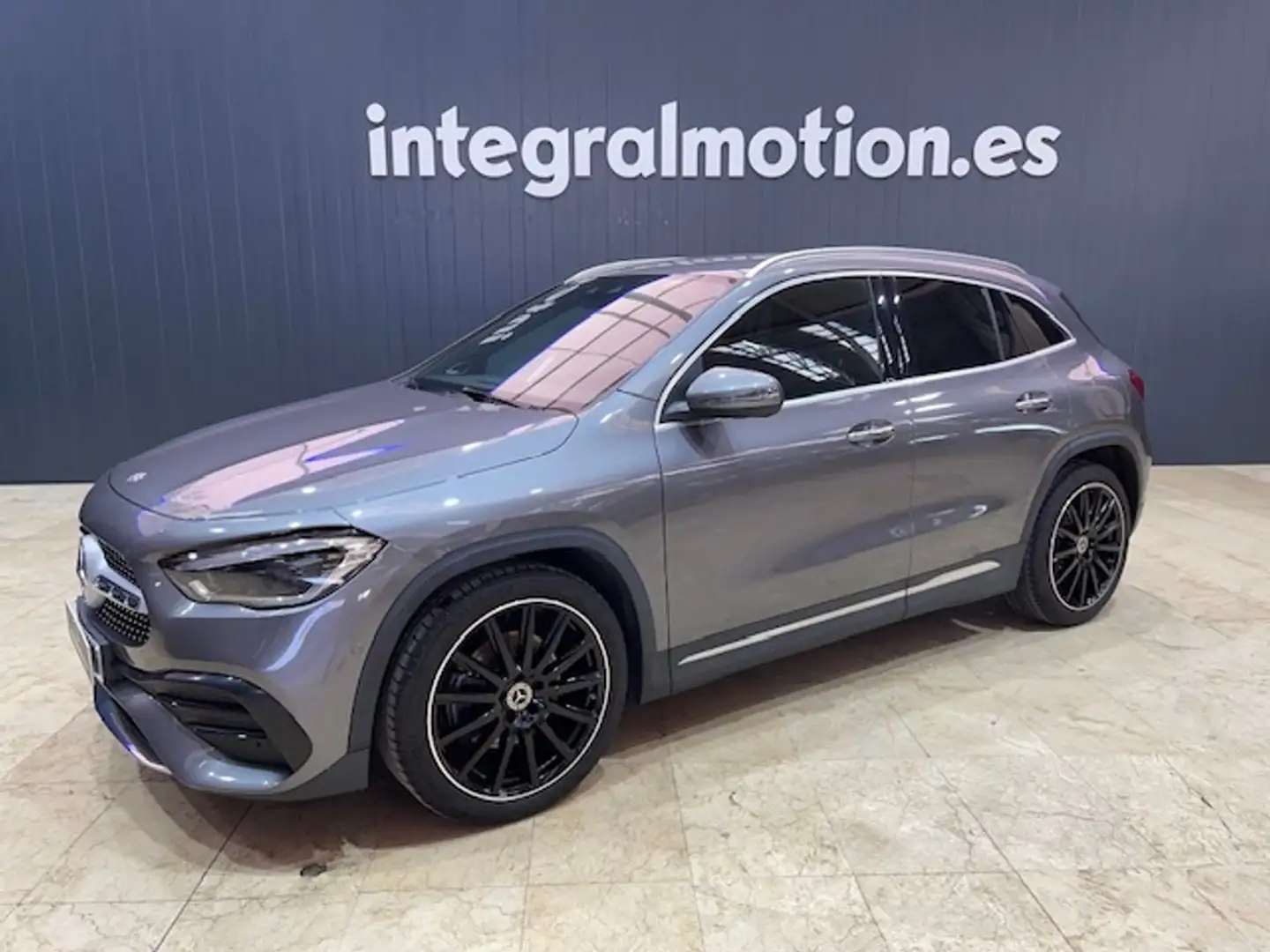 Mercedes-Benz GLA 200 Gris - 1