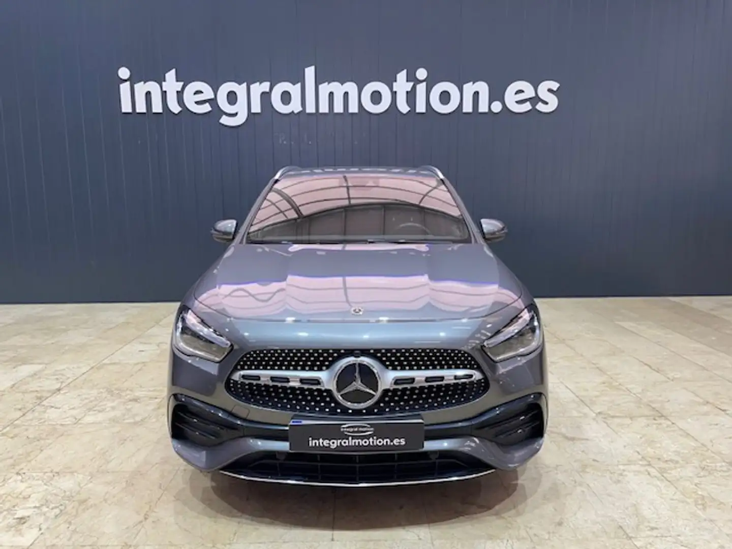 Mercedes-Benz GLA 200 Gris - 2
