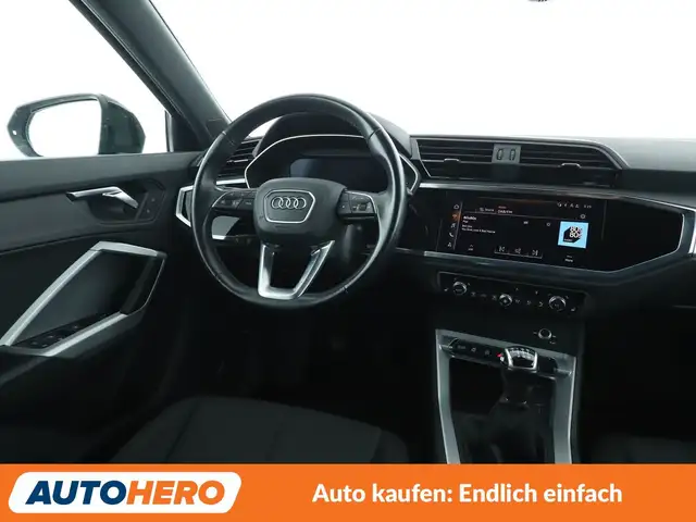 Audi Q3 view 13