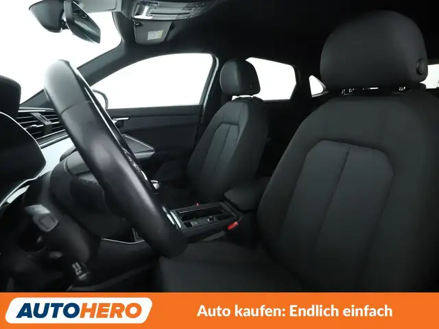 Audi Q3 view 10