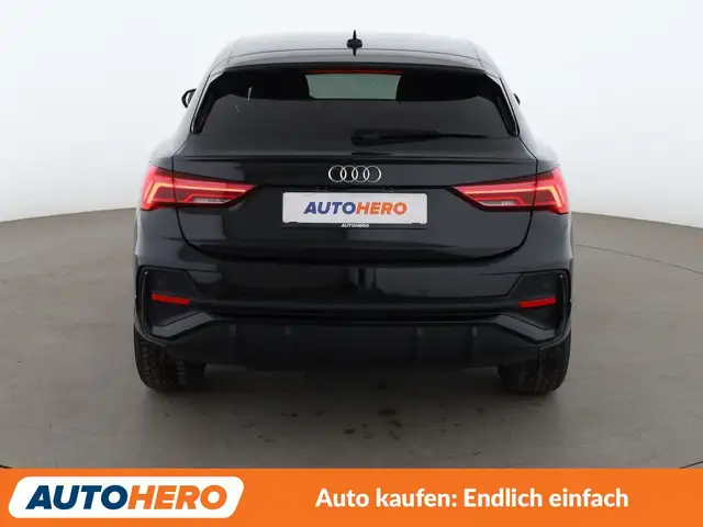 Audi Q3 view 5