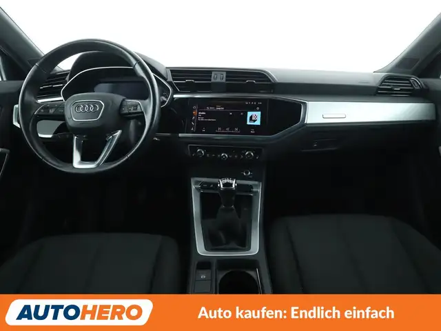 Audi Q3 view 12