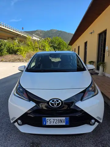 Toyota Aygo Aygo II 2014 5p 1.0 x-play my15