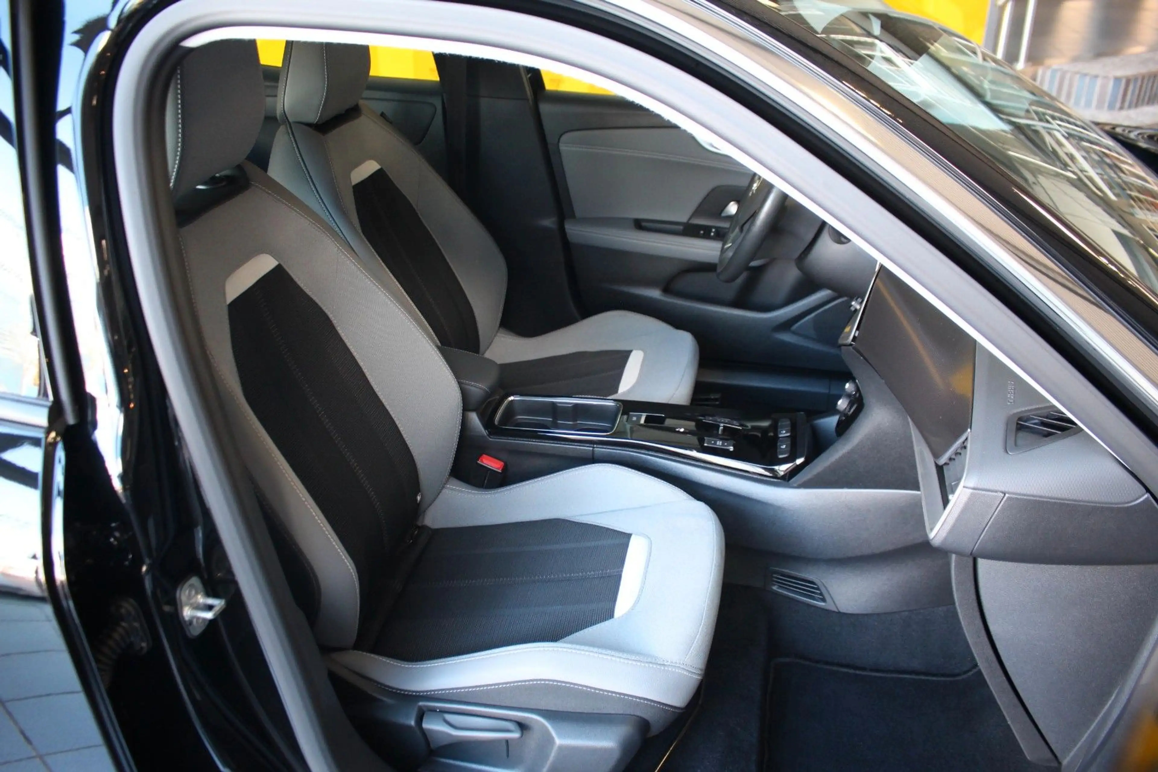 Opel Mokka e Elegance Navi Kamera LED Lenkradheizung — photo 5