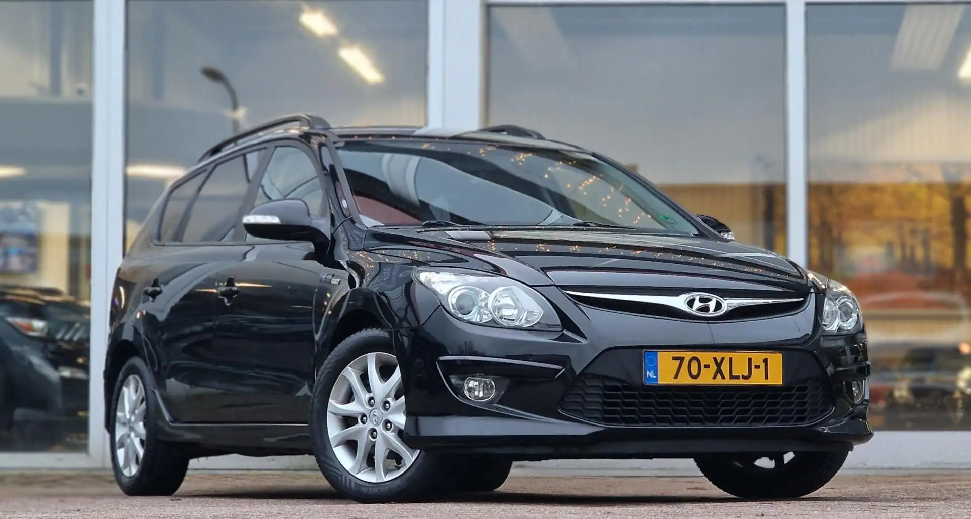 Hyundai i30 CW 1.6i 16V i-Motion Clima Nieuwe APK Mooi! Zwart - 2