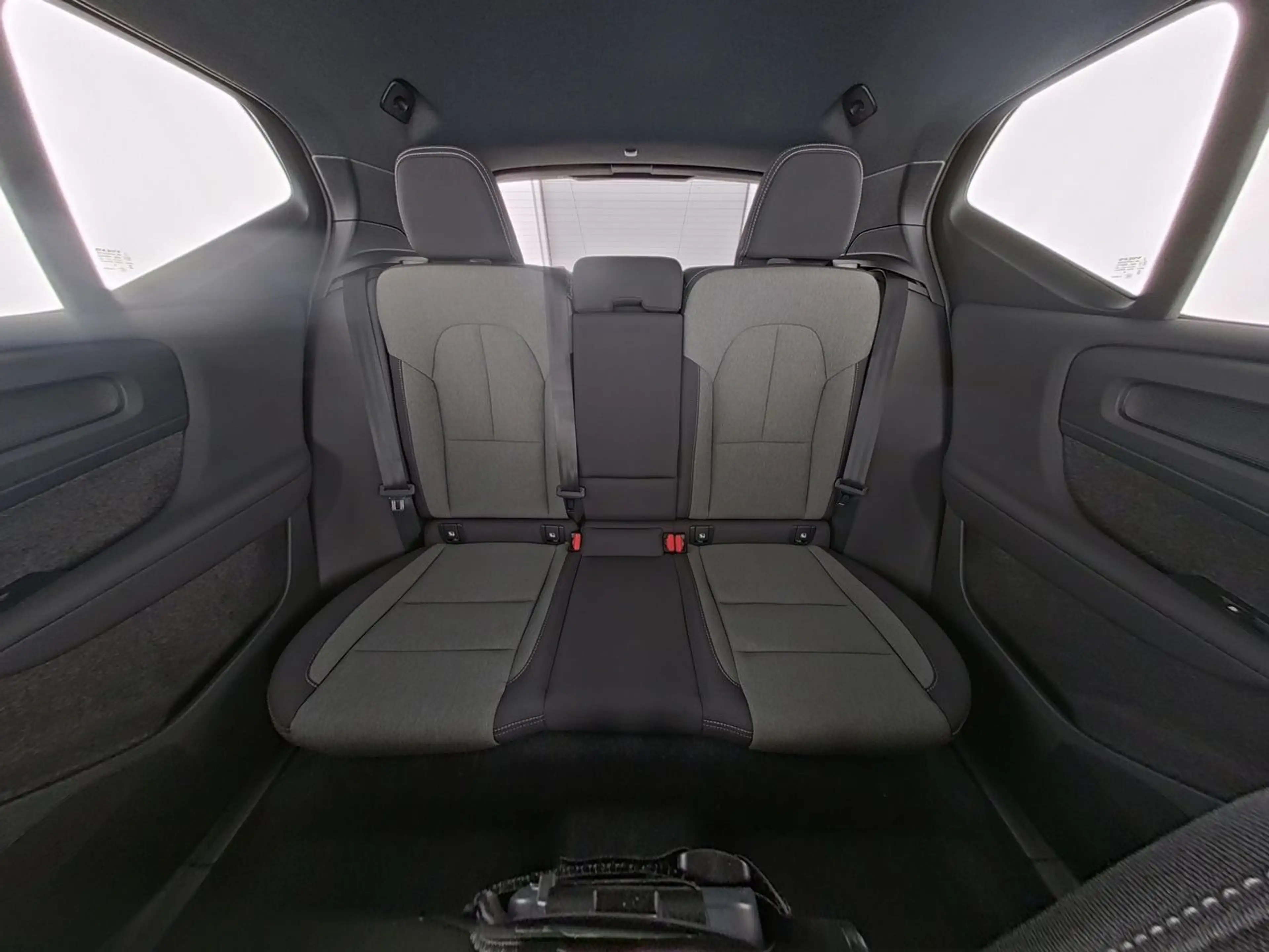 Volvo XC40 B3 Plus Black Edition !!360°+ALARM.+STANDHZ — photo 8