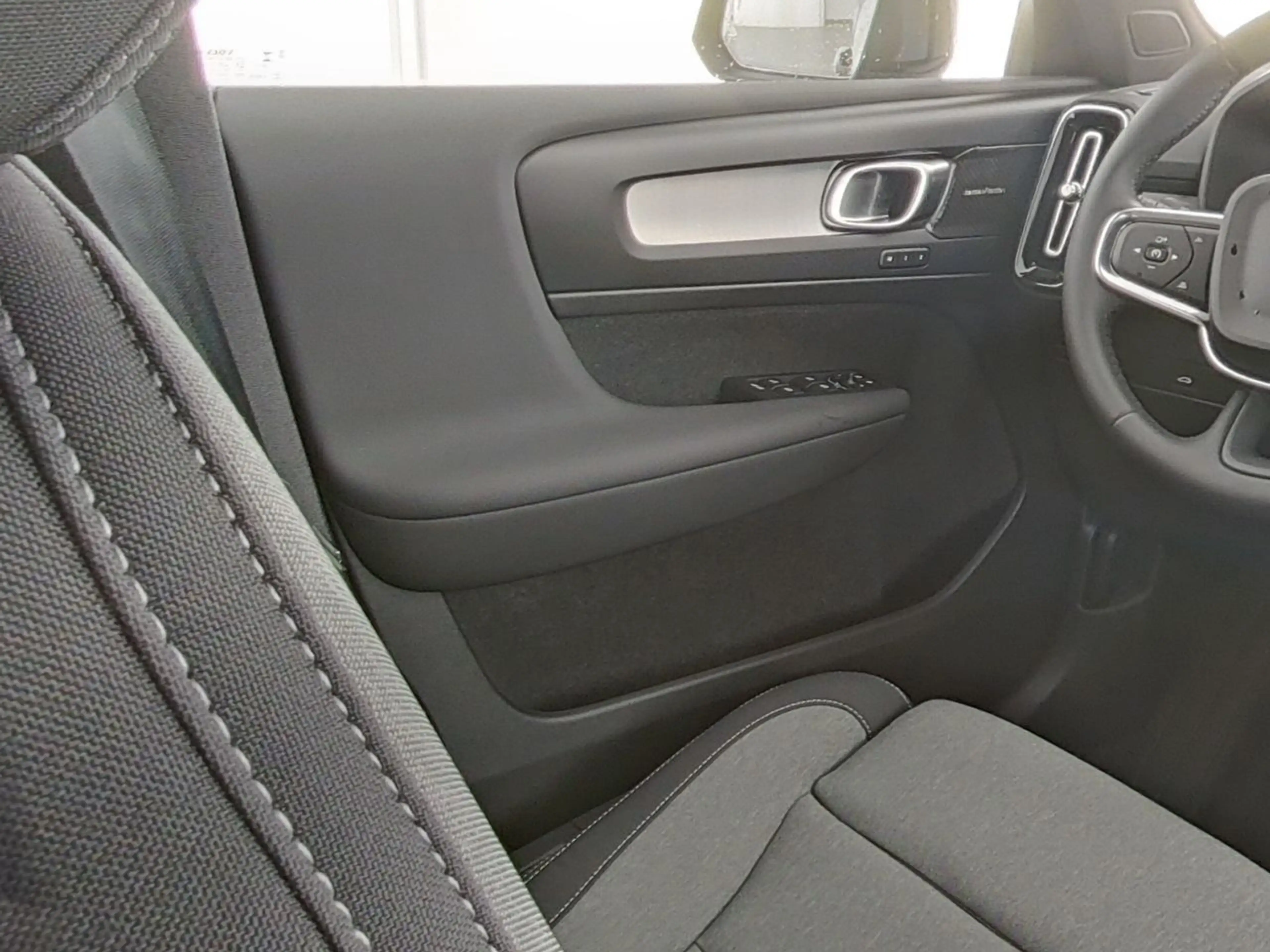 Volvo XC40 B3 Plus Black Edition !!360°+ALARM.+STANDHZ — photo 13