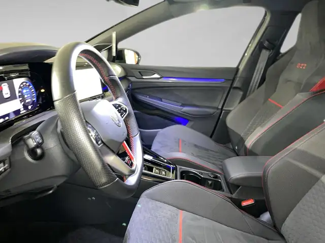 Volkswagen Golf view 4