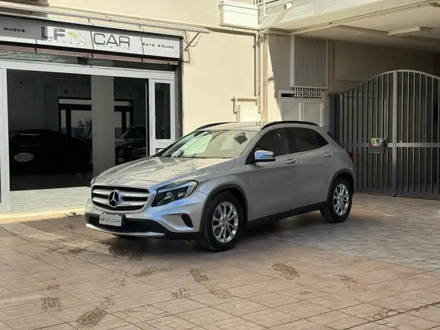 Mercedes-Benz GLA 180 d 1.5 Business automatica 110 cv