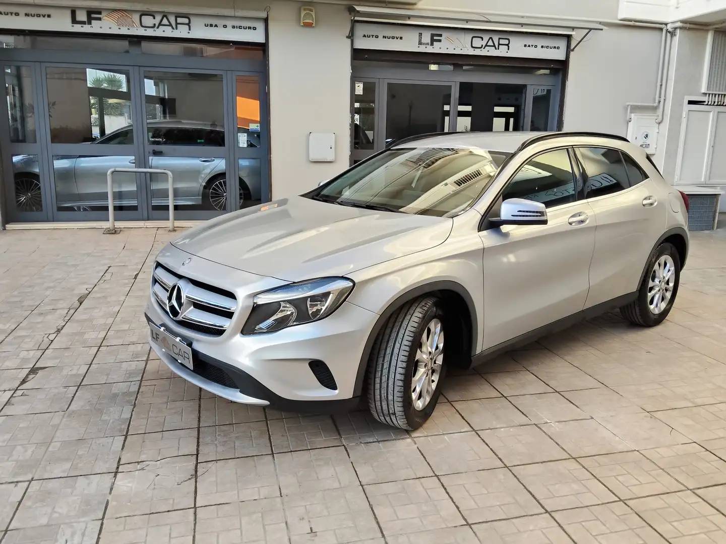 Mercedes-Benz GLA 180 d 1.5 Business automatica 110 cv Argent - 2