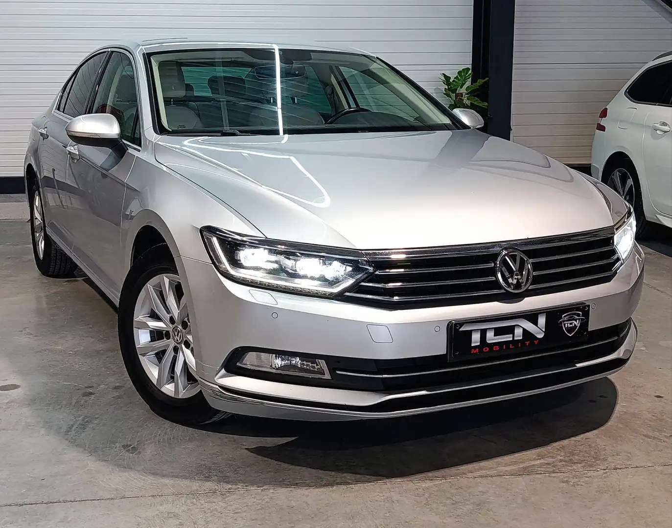 Volkswagen Passat 1.5 TSI 150 EVO BVM6 Confortline Business Zilver - 2