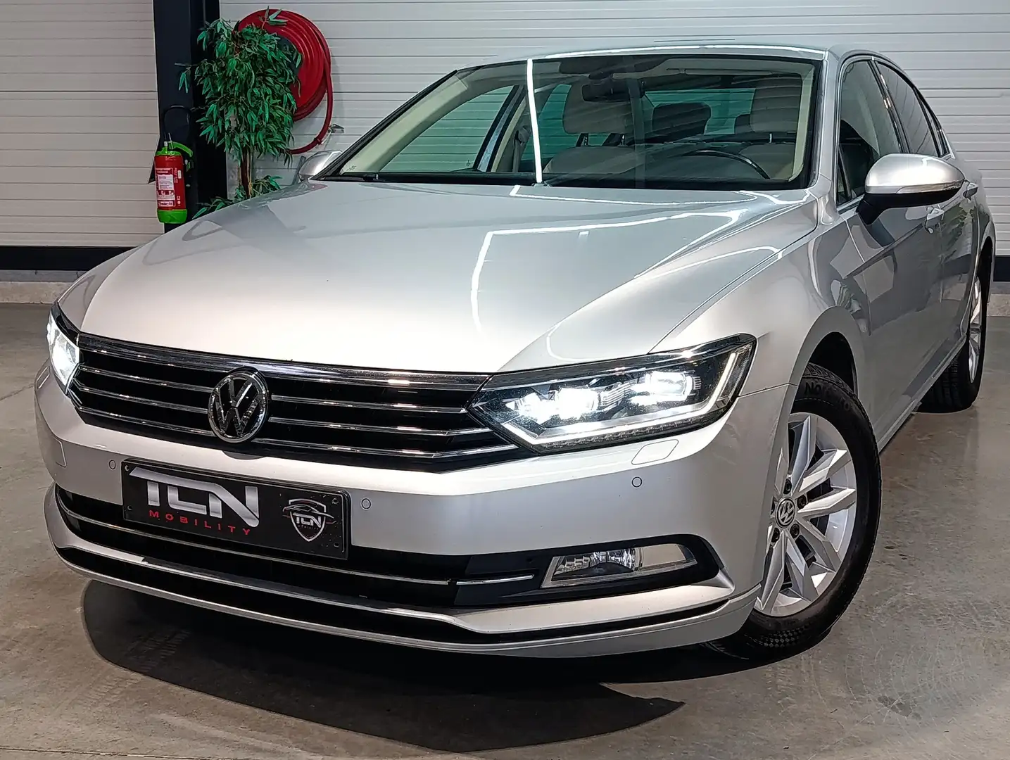 Volkswagen Passat 1.5 TSI 150 EVO BVM6 Confortline Business Zilver - 1