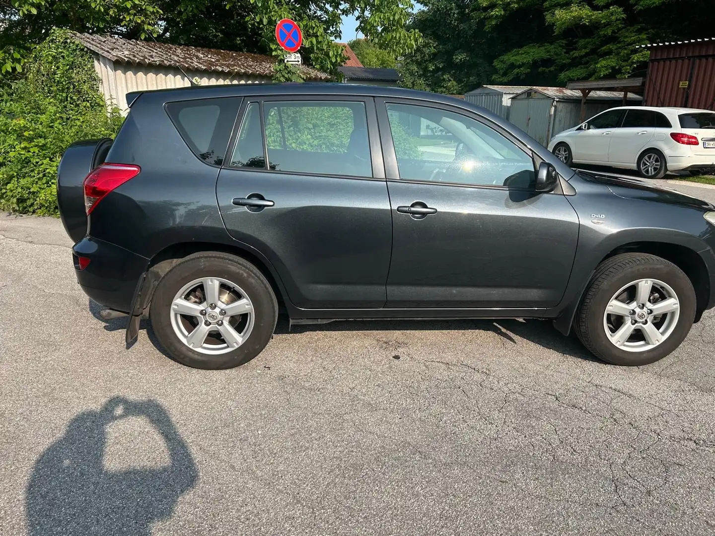 Toyota RAV 4 2.2 D-4D 135 DPF Elegance Ausstattung Grau - 1