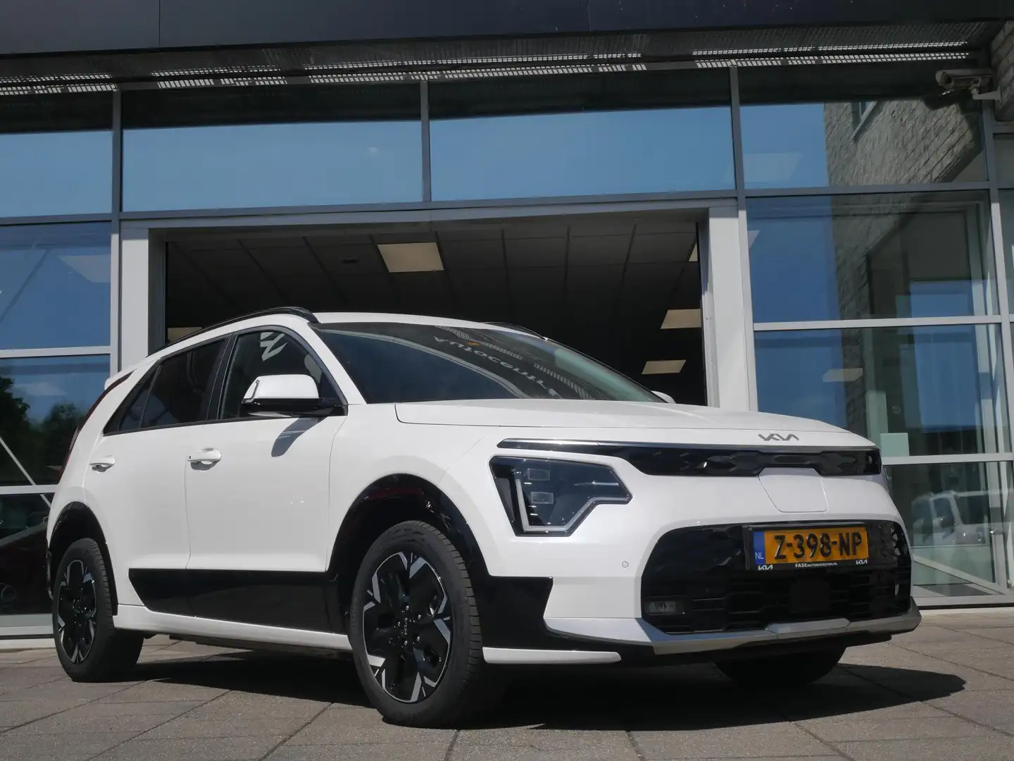Kia e-Niro EV Edition Advanced 64.8 kWh Bílá - 2