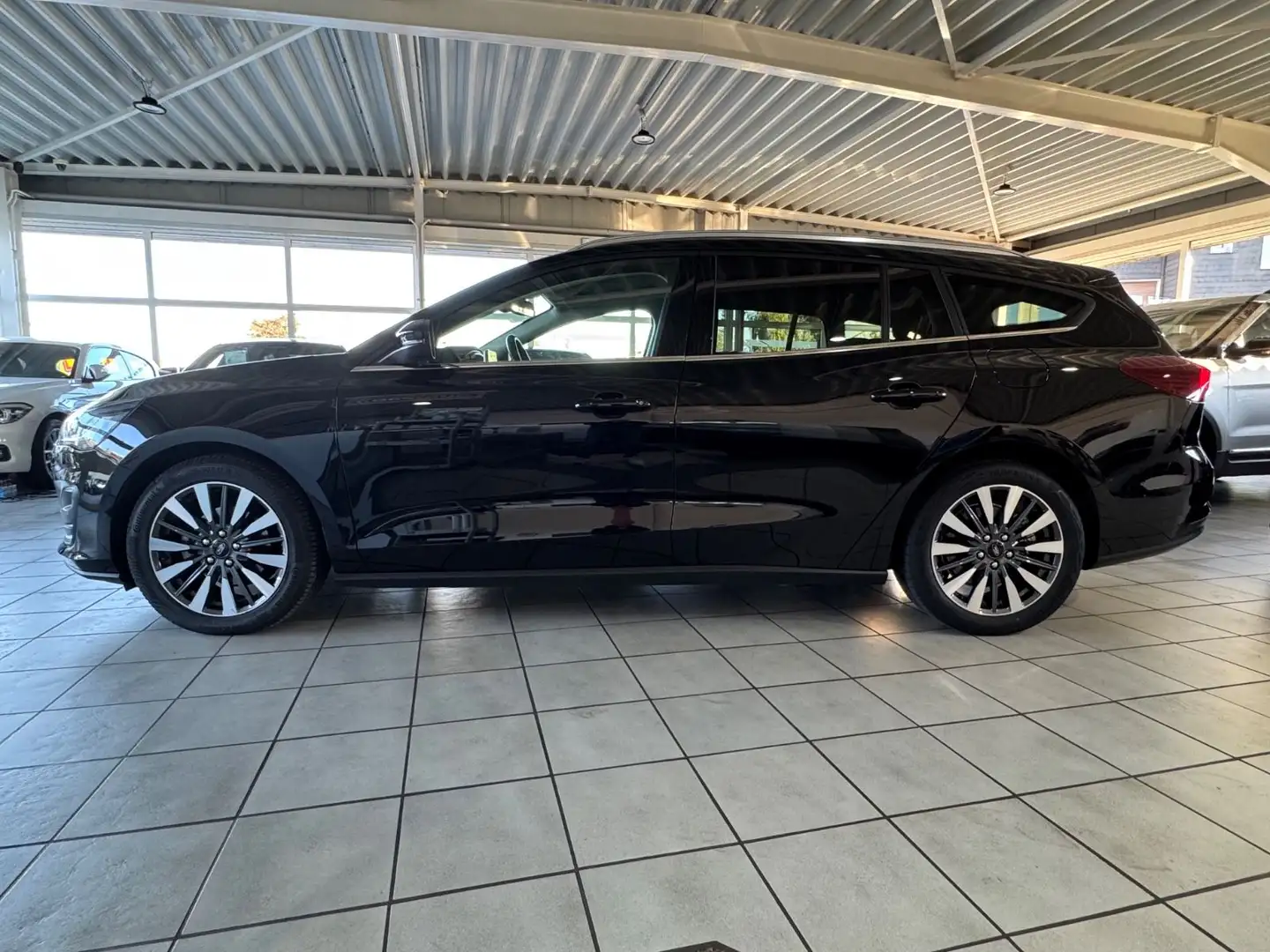 Ford Focus Titanium Autom 1.HD/NAVI/ACC/BLIS/LED/CAM Schwarz - 2