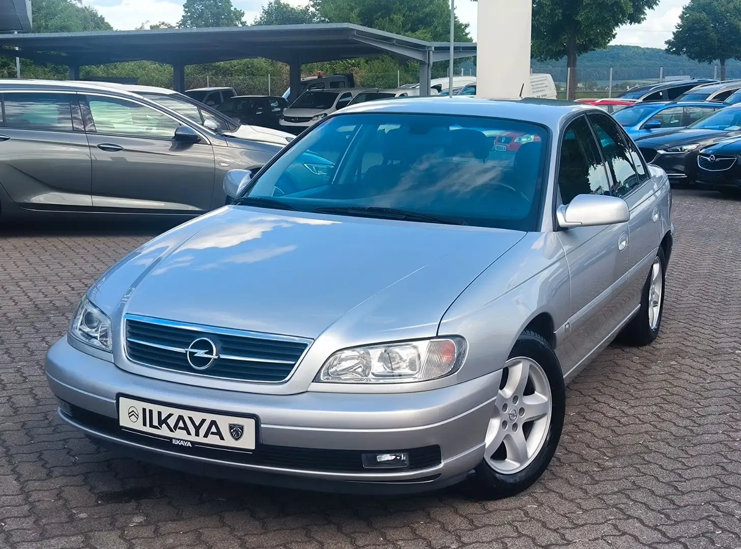 Opel Omega B 2.2 Plateado - 1