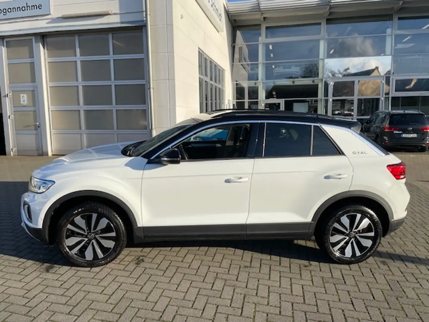 Volkswagen T-Roc 2.0TDi DSG Goal R-Kamera AHK ACC SideAssist Nav... Weiß - 2