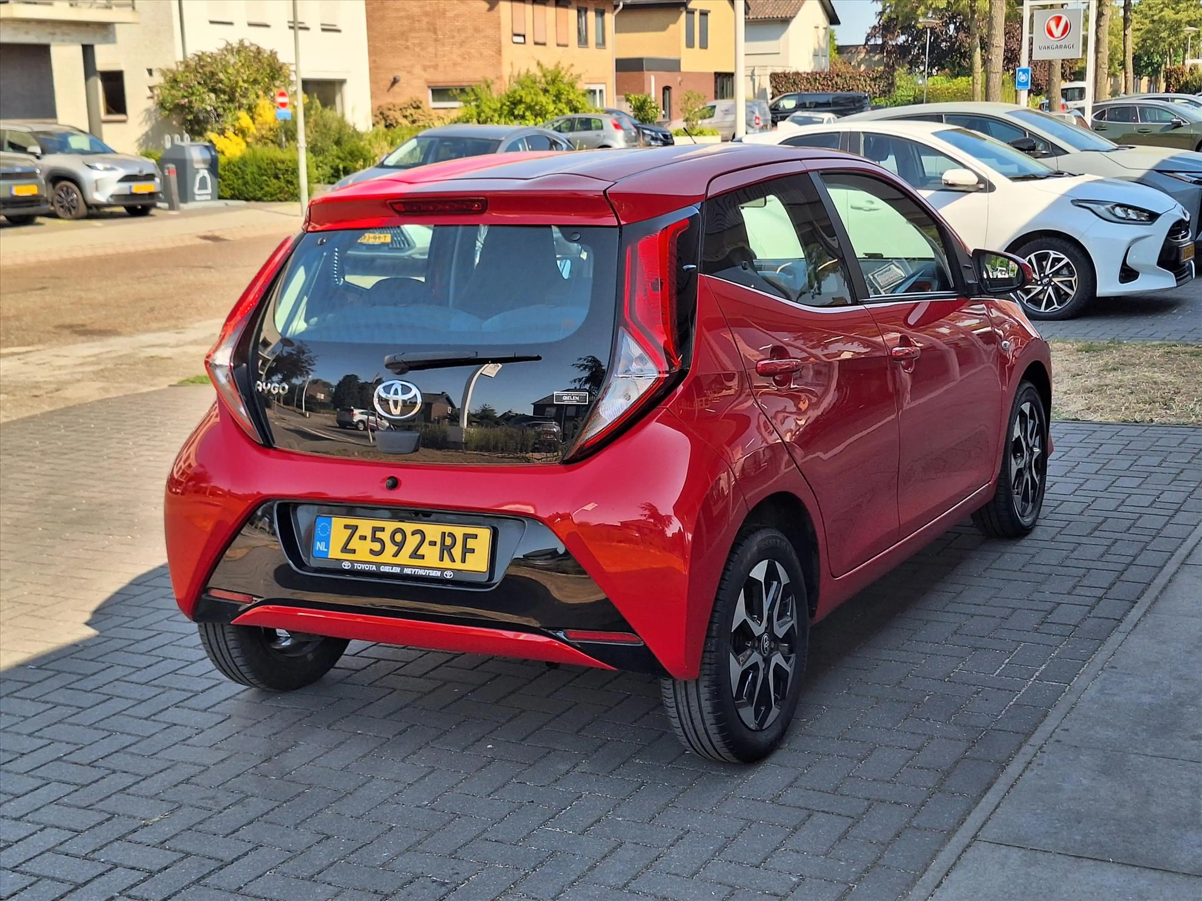 Toyota Aygo 1.0 VVT-i 5D x-joy | Apple CarPlay/Android auto, L — photo 2