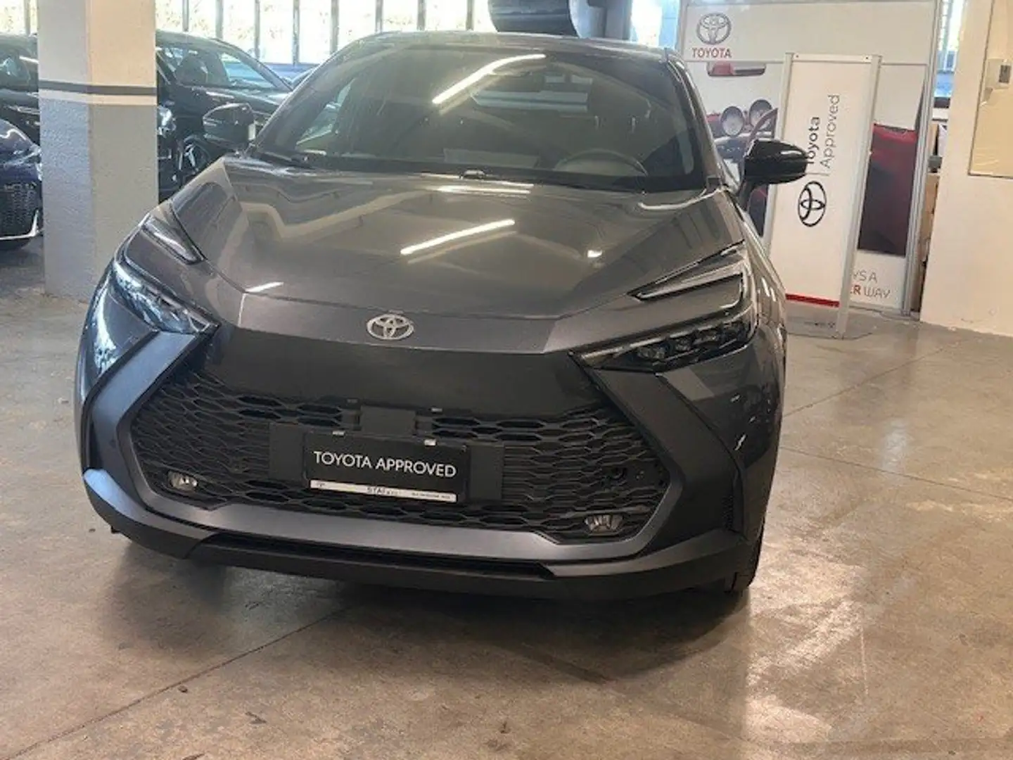 Toyota C-HR C-HR II 2023 2.0 phev Trend eco fwd e-cvt Grigio - 1