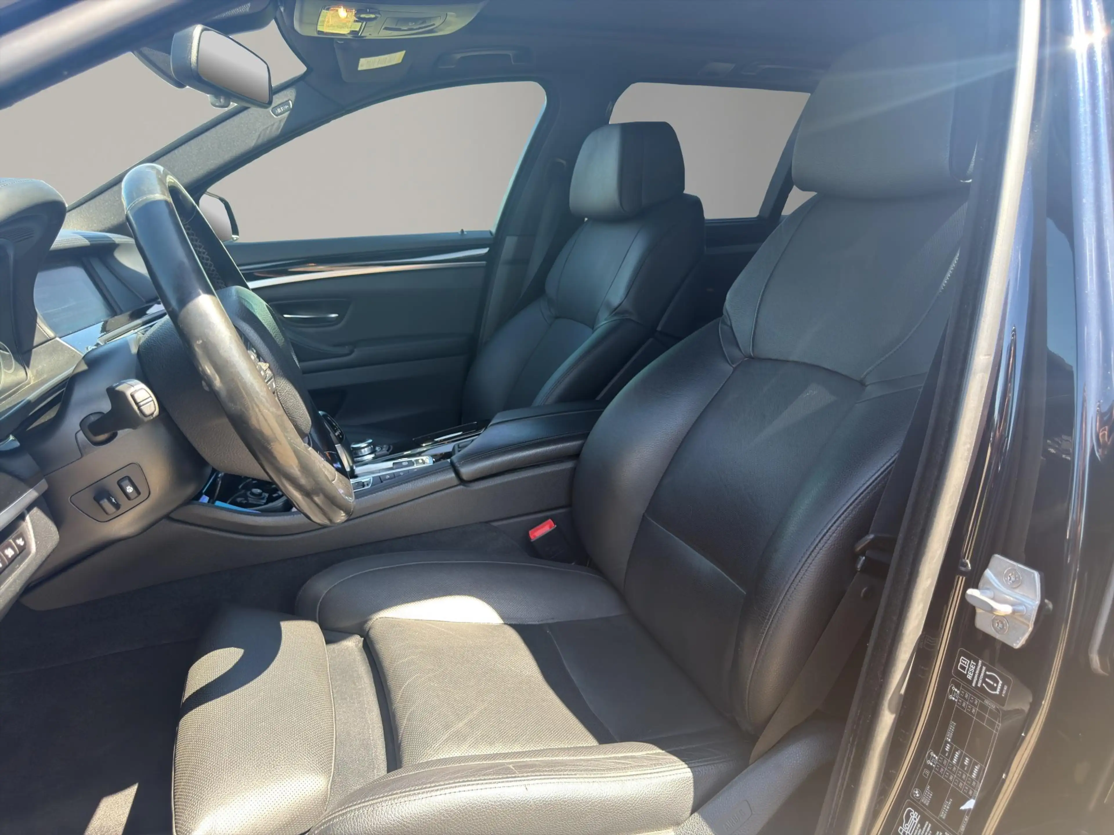 BMW 535 5-serie Touring 535xi High Executive 360 Night Pan — photo 10