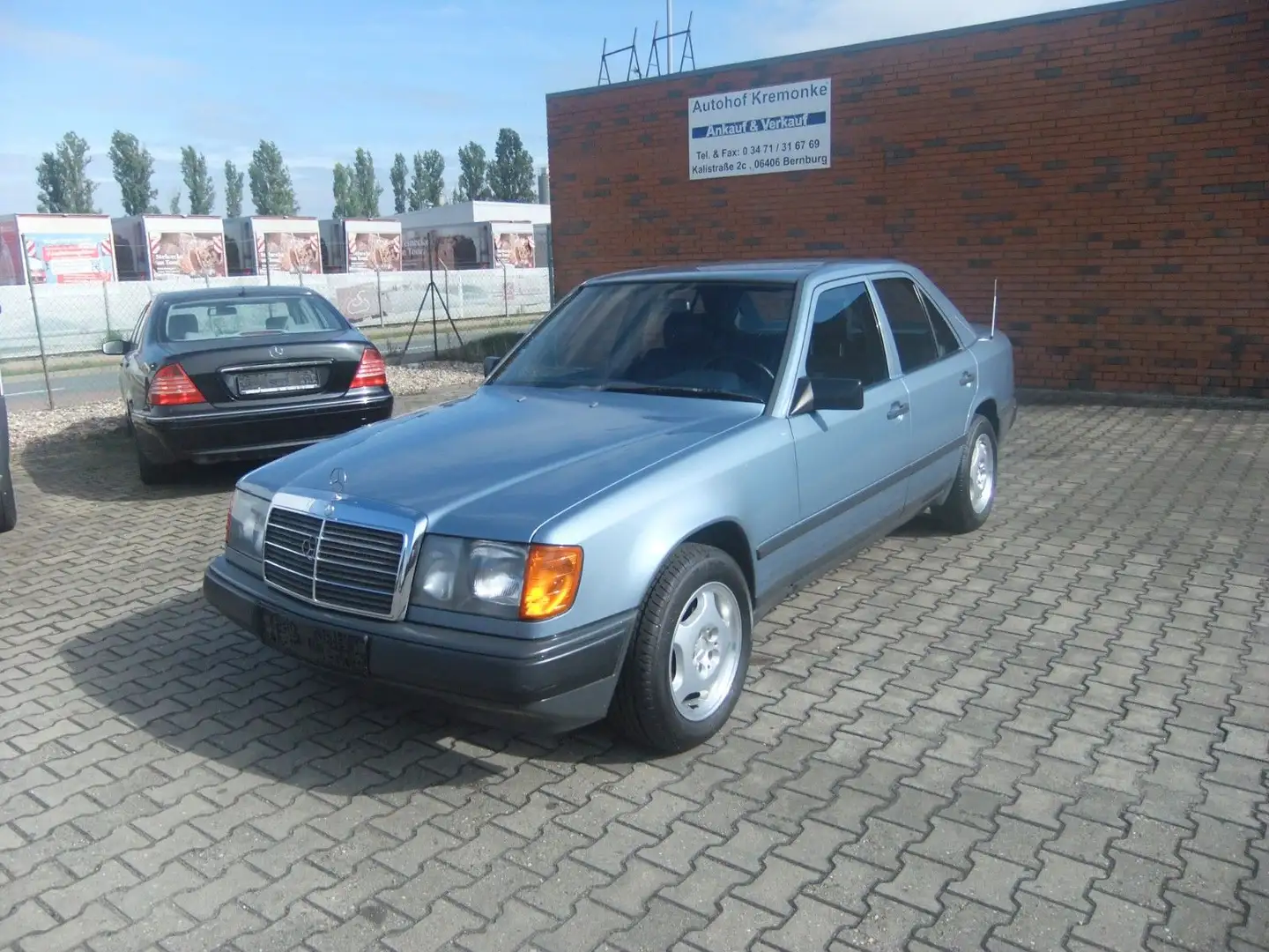 Mercedes-Benz E 230 Albastru - 1