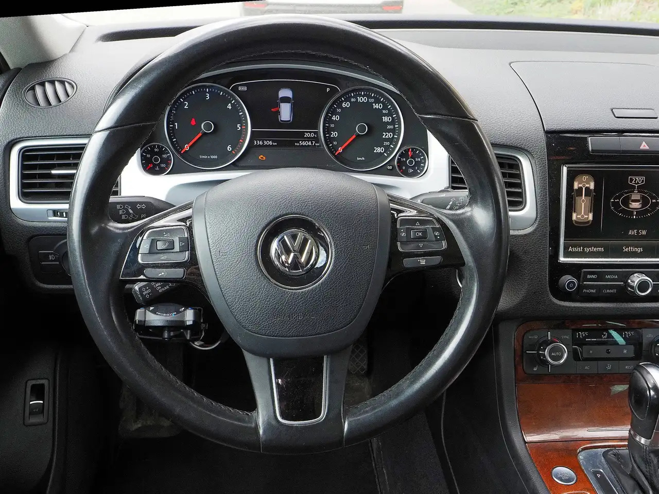 Volkswagen Touareg снимка Volkswagen Touareg