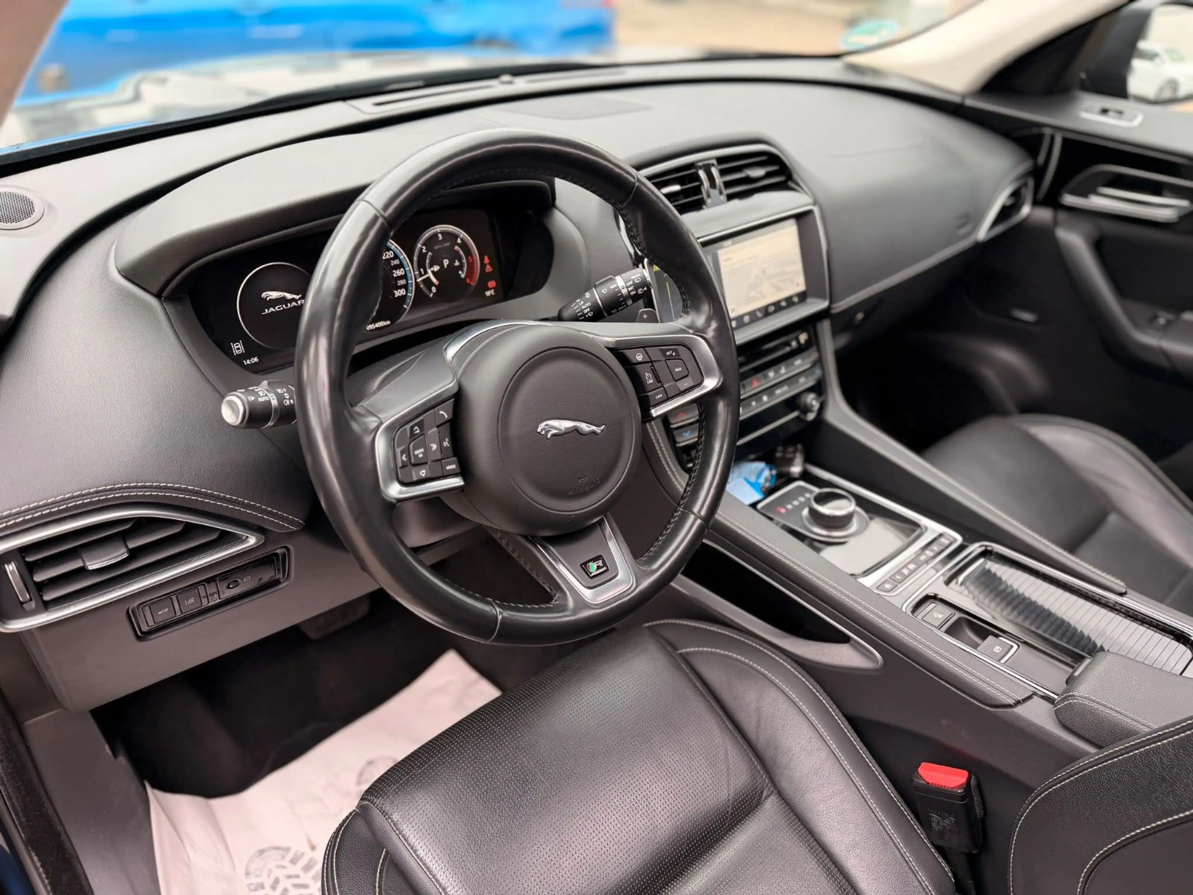 Jaguar F-Pace F-PACE R-Sport 20d AWD — photo 11